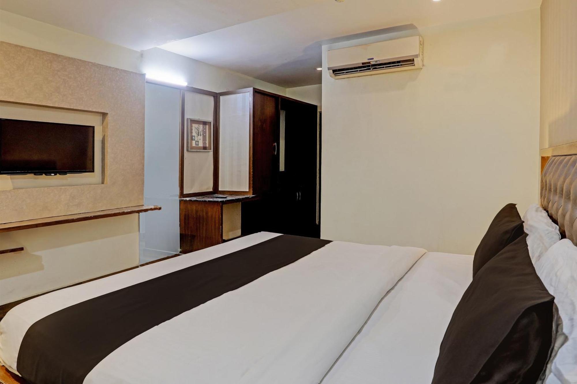 Capital O Surabhi Elite Near Miraj Cinemas - Shalini Shivani Sururnagar Екстериор снимка