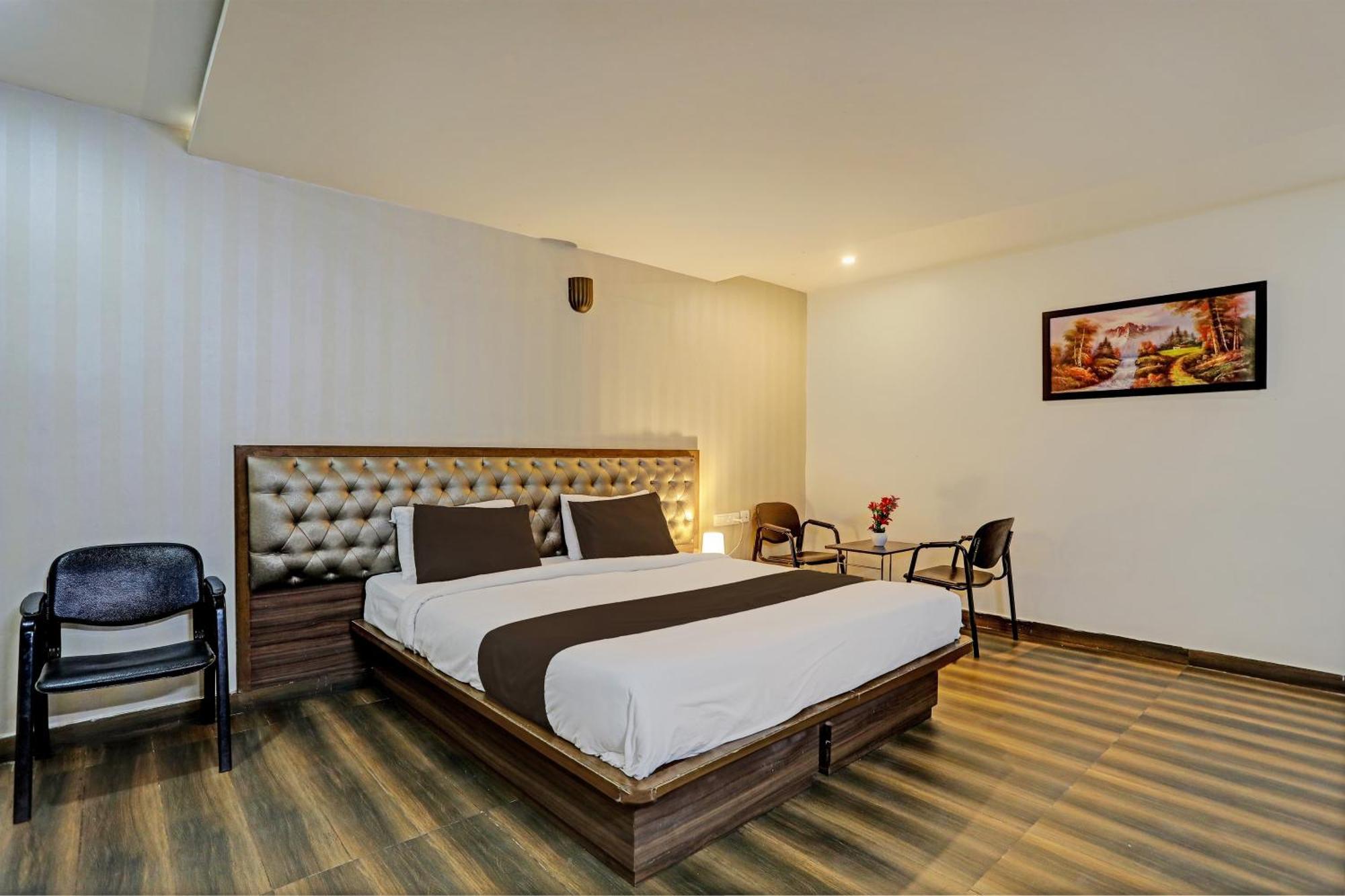 Capital O Surabhi Elite Near Miraj Cinemas - Shalini Shivani Sururnagar Екстериор снимка