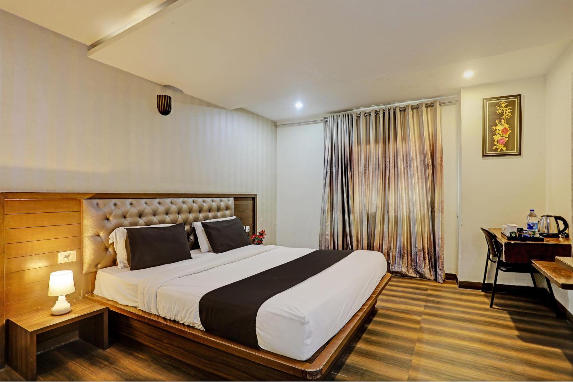 Capital O Surabhi Elite Near Miraj Cinemas - Shalini Shivani Sururnagar Екстериор снимка