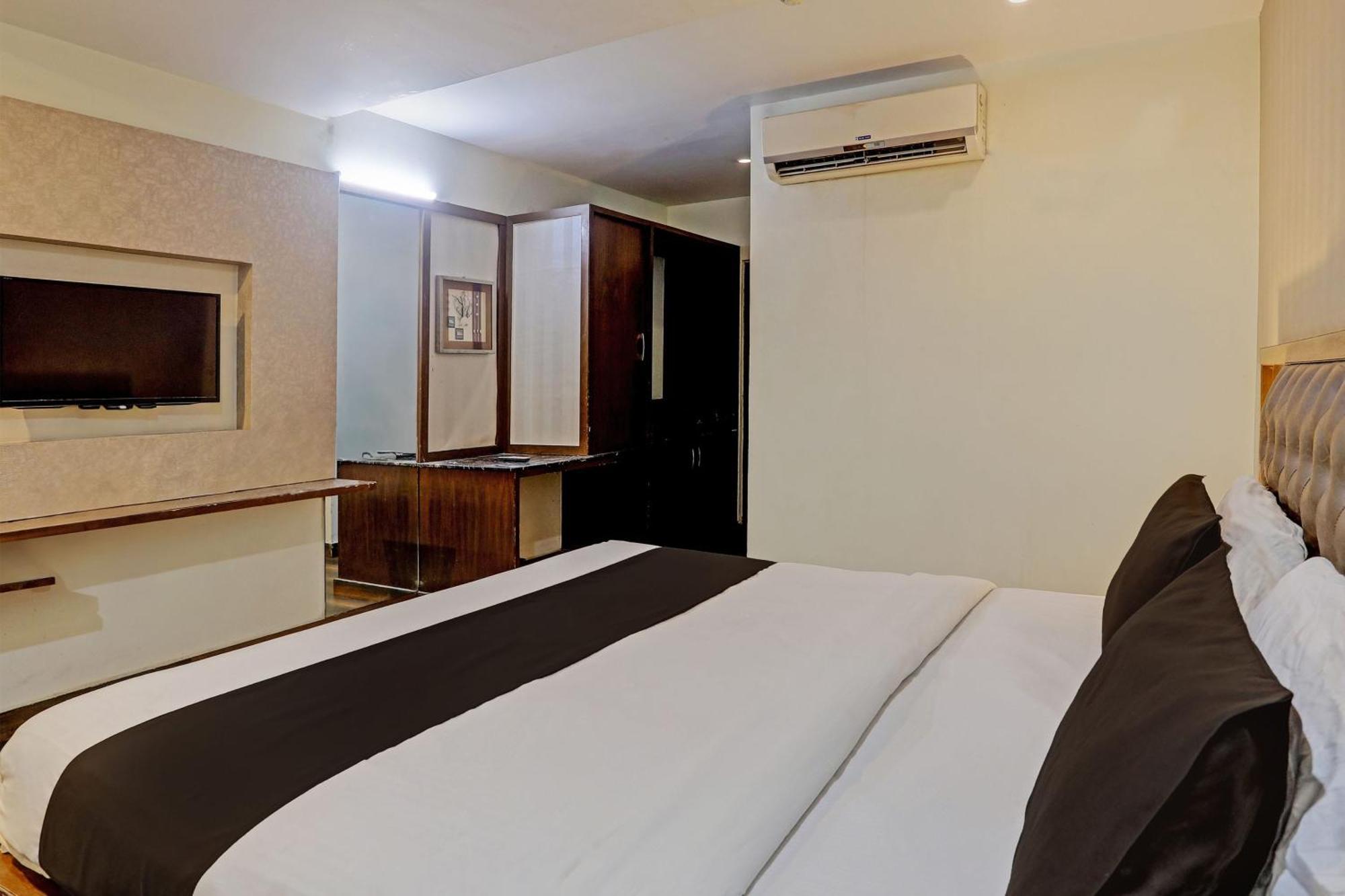 Capital O Surabhi Elite Near Miraj Cinemas - Shalini Shivani Sururnagar Екстериор снимка