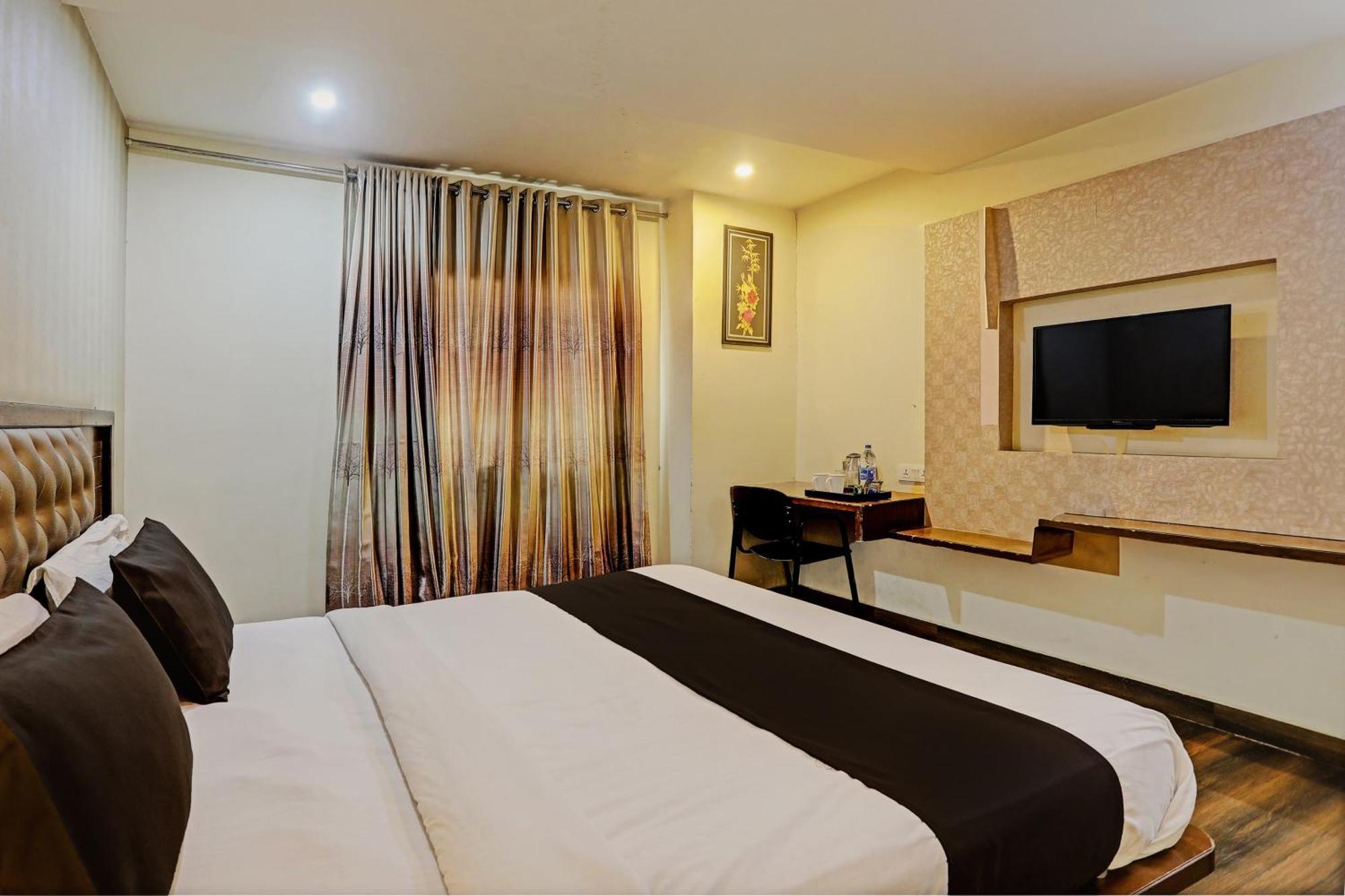 Capital O Surabhi Elite Near Miraj Cinemas - Shalini Shivani Sururnagar Екстериор снимка